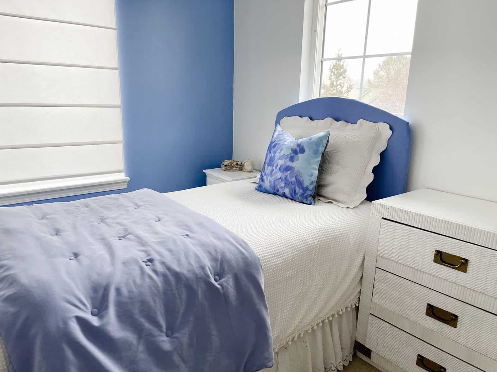 white and periwinkle bedroom