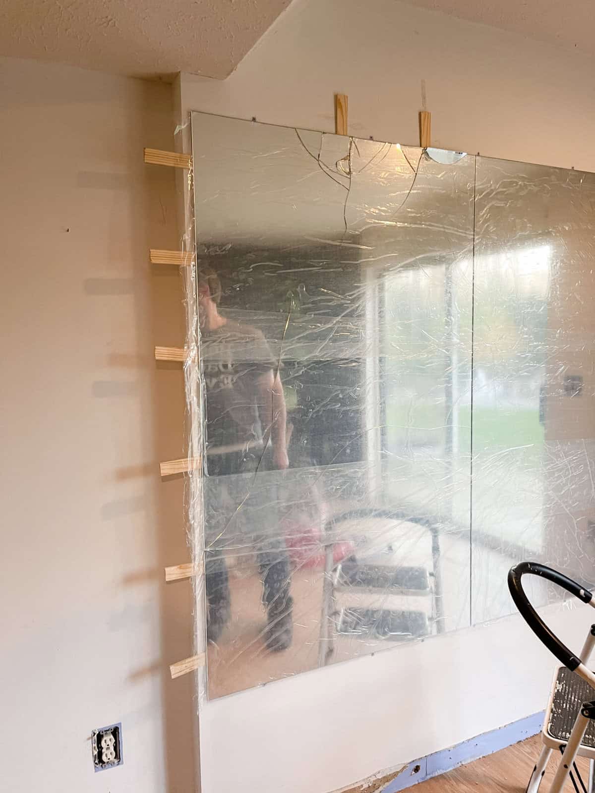 How to Remove a Mirror That is Glued to the Wall - Pure Happy Home