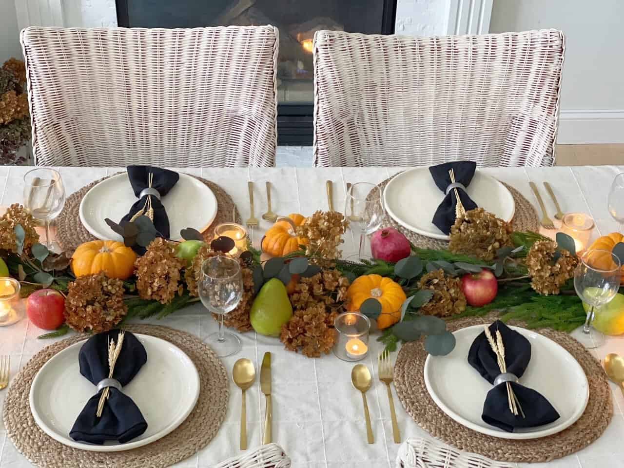 amazing Thanksgiving table setting