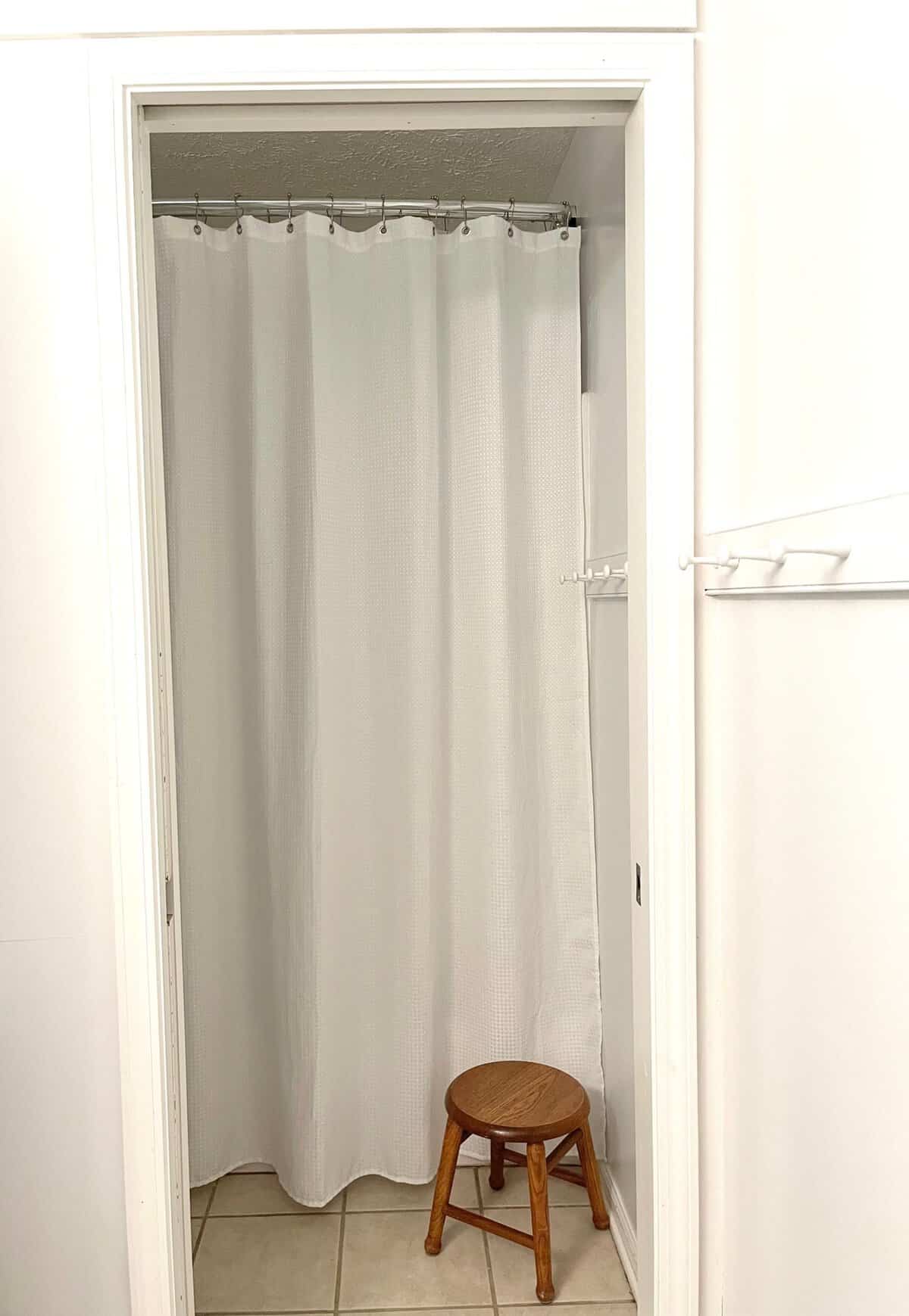 replacing shower glass door with curtain rod