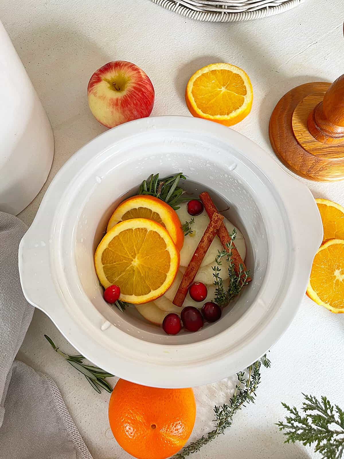 Christmas Crockpot Potpourri with fruit and spices